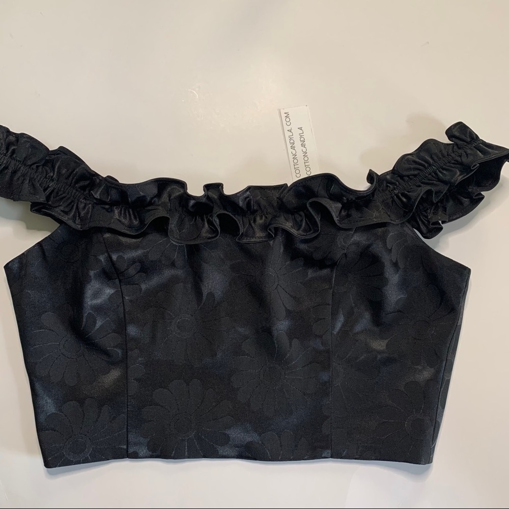 Floral satin off shoulder crop!